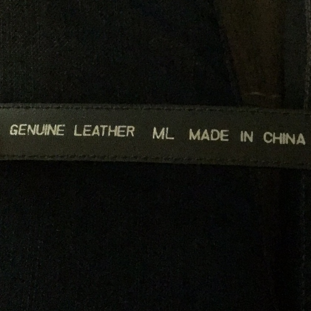 Beautifu leather black and silver belt it’s a medium large - Picture 4 of 5